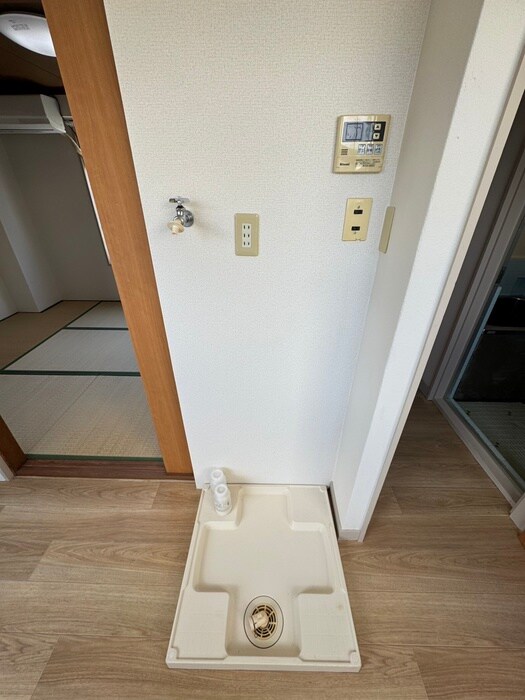 物件内観写真9　(洗濯機置場)