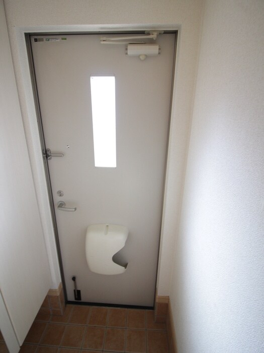 物件内観写真13　(玄関)