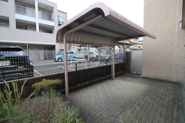 物件外観写真4　(駐輪場)