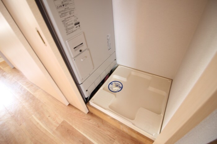 物件内観写真10　(洗濯機置場)