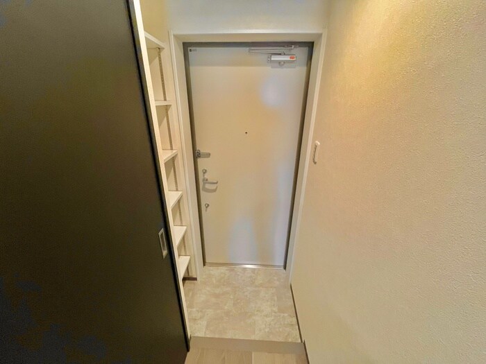 物件内観写真7　(玄関)
