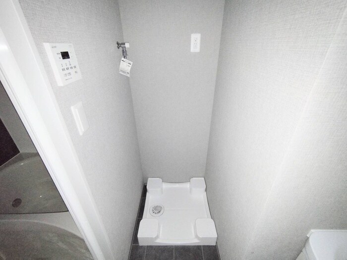 物件内観写真16　(洗濯機置場)