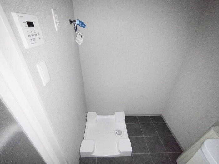 物件内観写真16　(洗濯機置場)