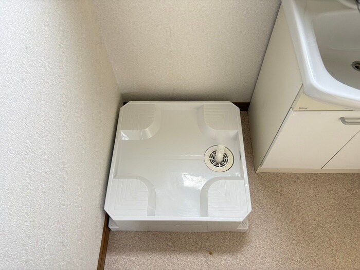 物件内観写真12　(洗濯機置場)