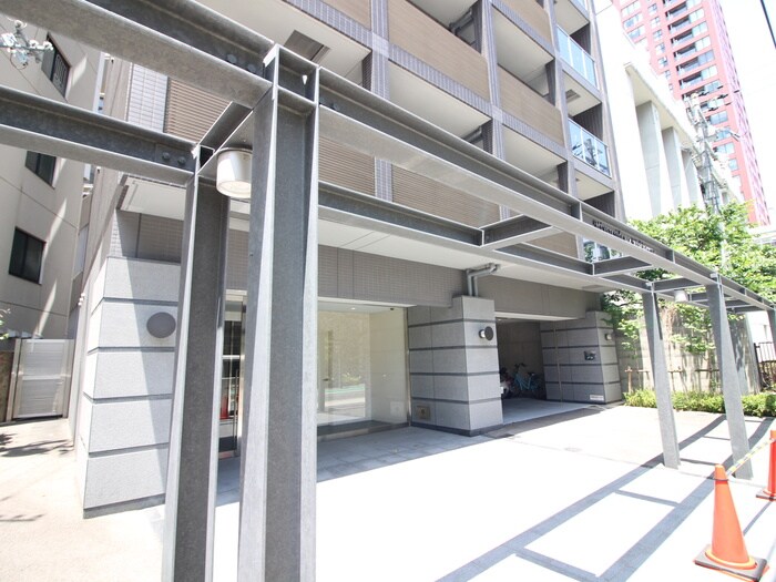 物件外観写真2　(エントランス部分)