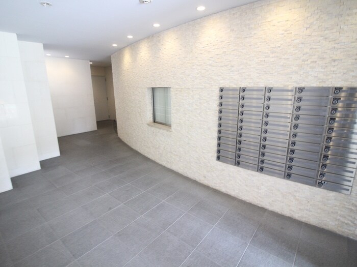 物件外観写真5　(エントランス部分)