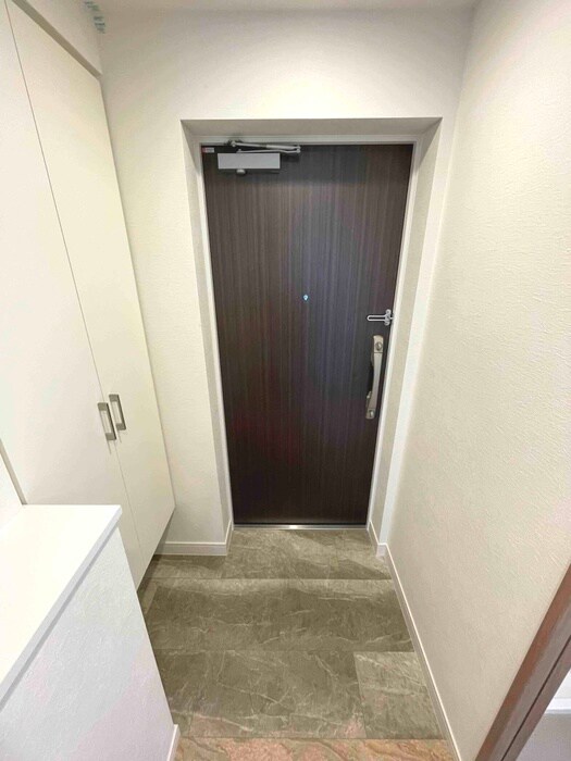 物件内観写真7　(玄関)