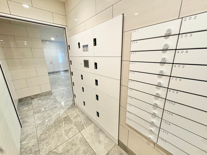 物件外観写真3　(エントランス部分)