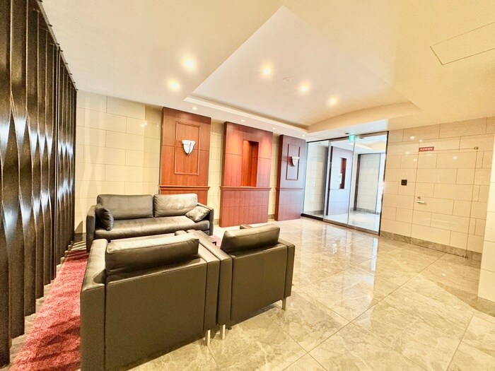 物件外観写真5　(エントランス部分)