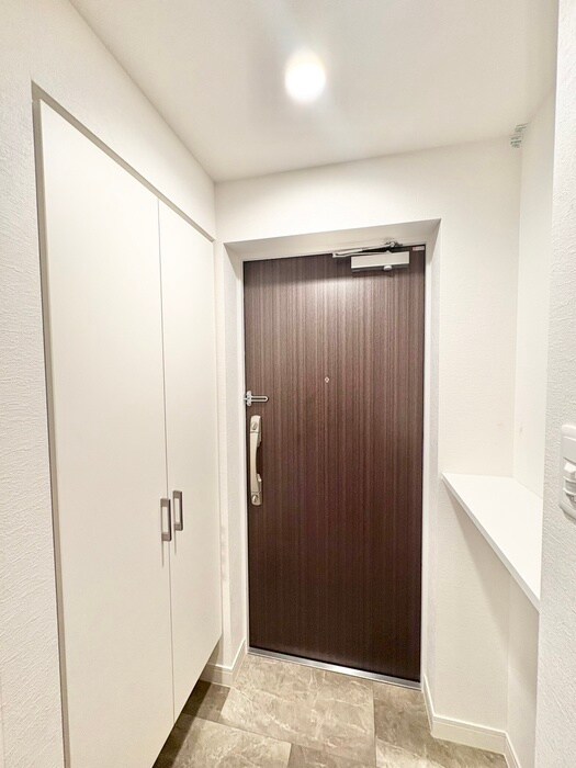 物件内観写真13　(玄関)