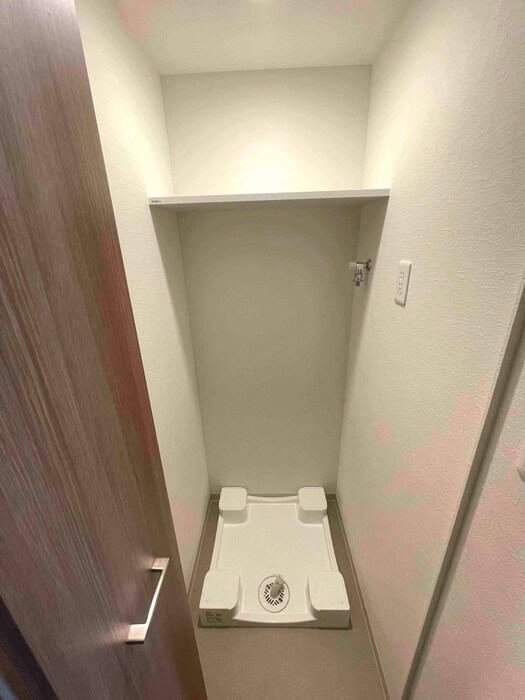 物件内観写真16　(洗濯機置場)