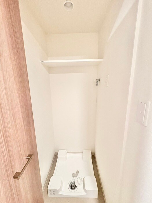物件内観写真16　(洗濯機置場)