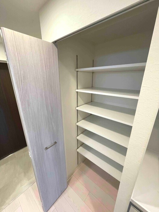 物件内観写真18　(収納)