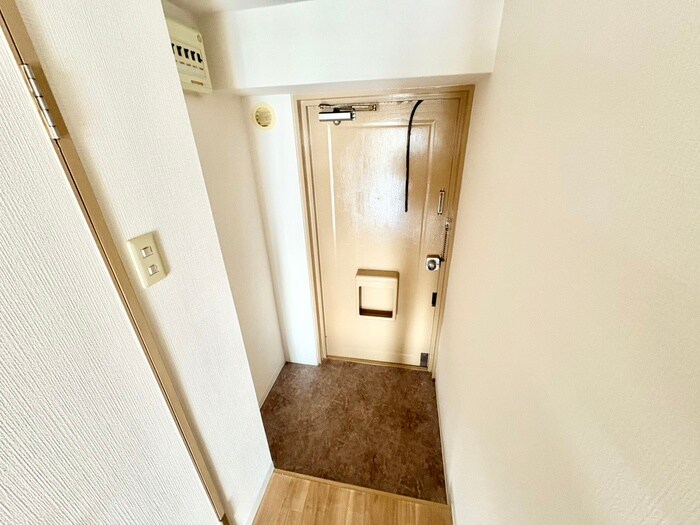 物件内観写真8　(玄関)