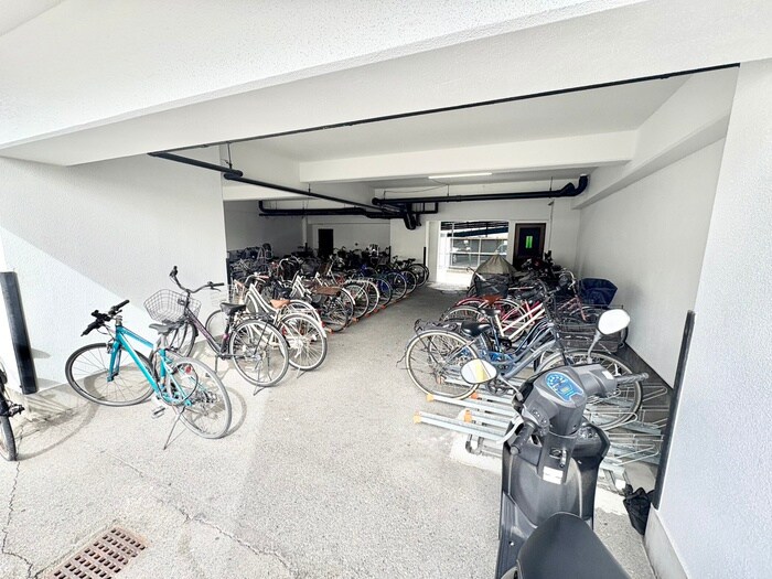 物件外観写真5　(駐輪場)