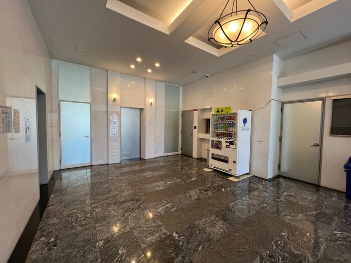 物件外観写真5　(エントランス部分)