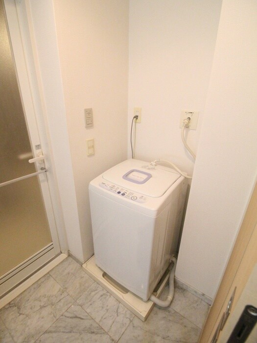 物件内観写真11　(洗濯機置場)