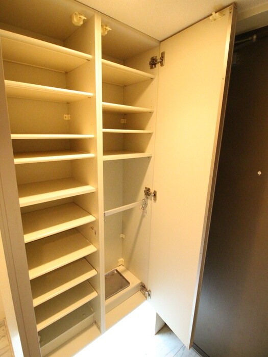 物件内観写真15　(靴箱)