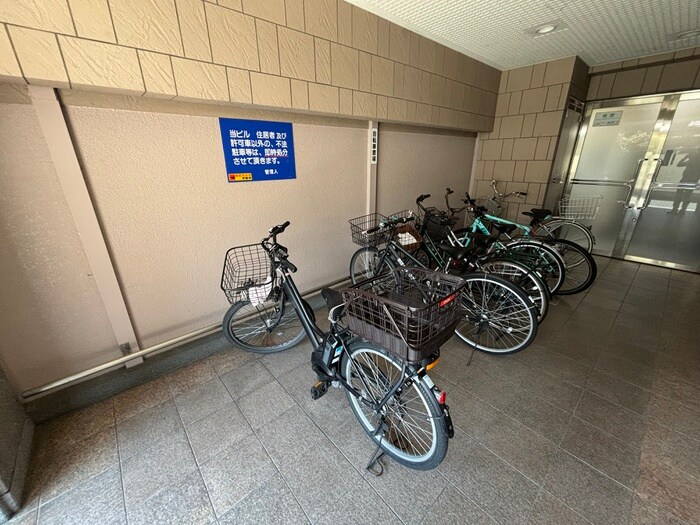 物件外観写真4　(駐輪場)