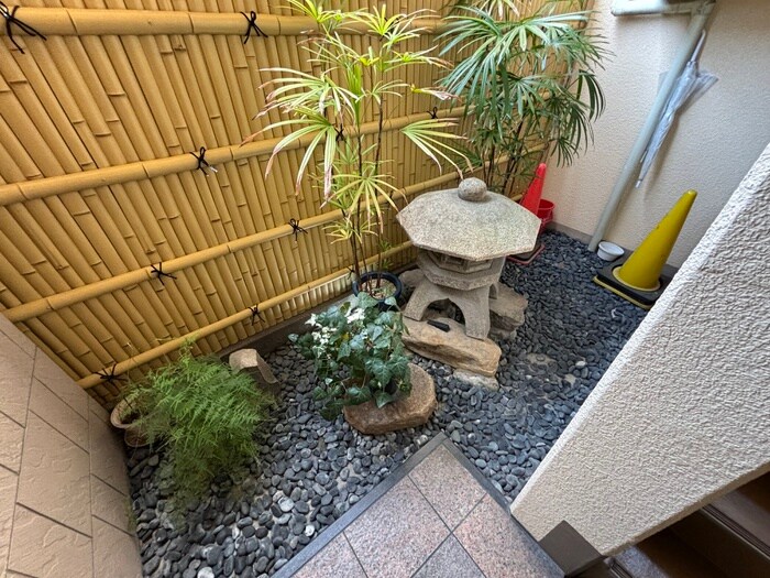 物件外観写真6　(エントランス部分)