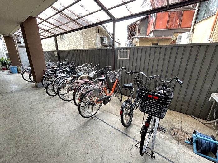 物件外観写真4　(駐輪場)
