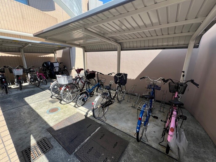 物件外観写真3　(駐輪場)