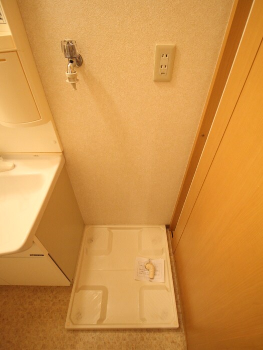 物件内観写真10　(洗濯機置場)