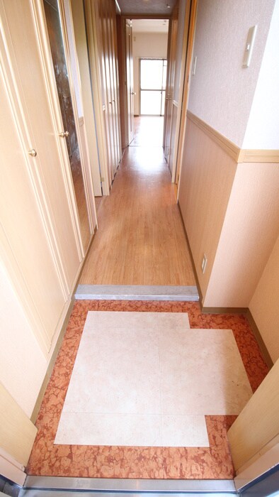 物件内観写真13　(玄関)