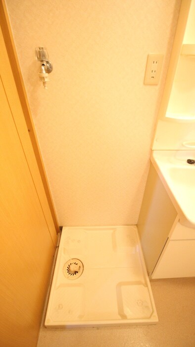 物件内観写真16　(洗濯機置場)