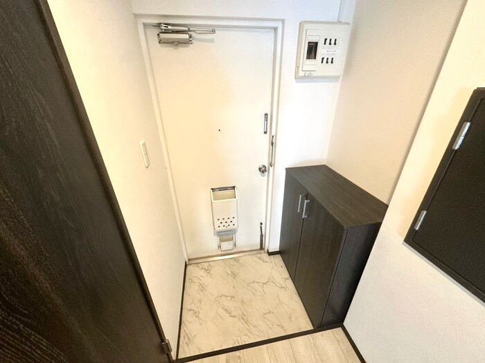 物件内観写真16　(玄関)