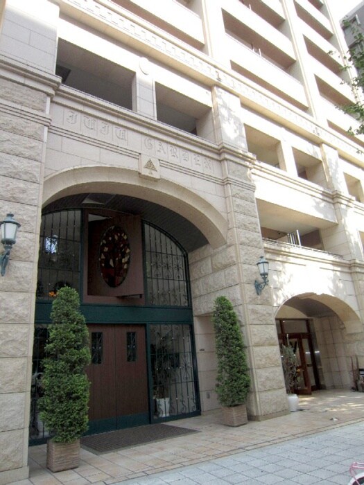 物件外観写真3　(エントランス部分)