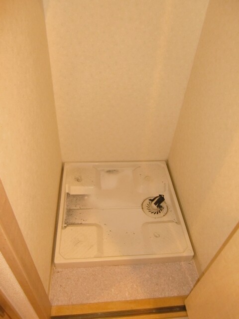 物件内観写真14　(洗濯機置場)