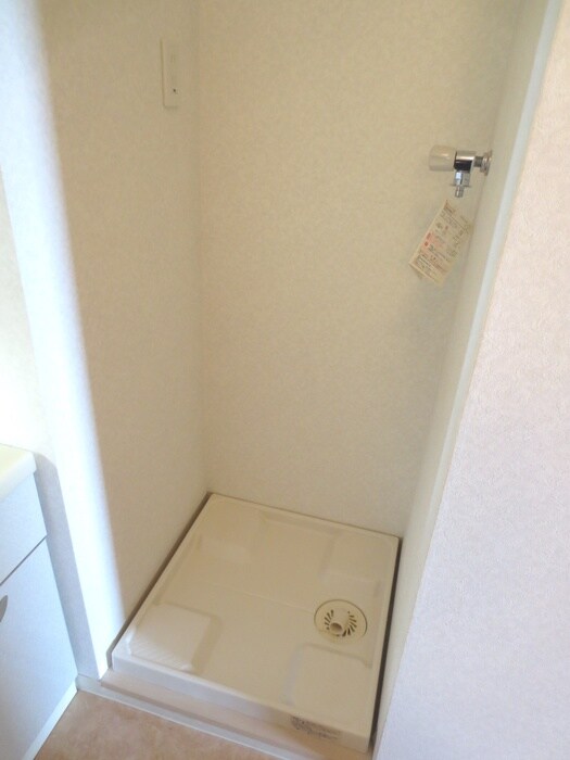 物件内観写真14　(洗濯機置場)