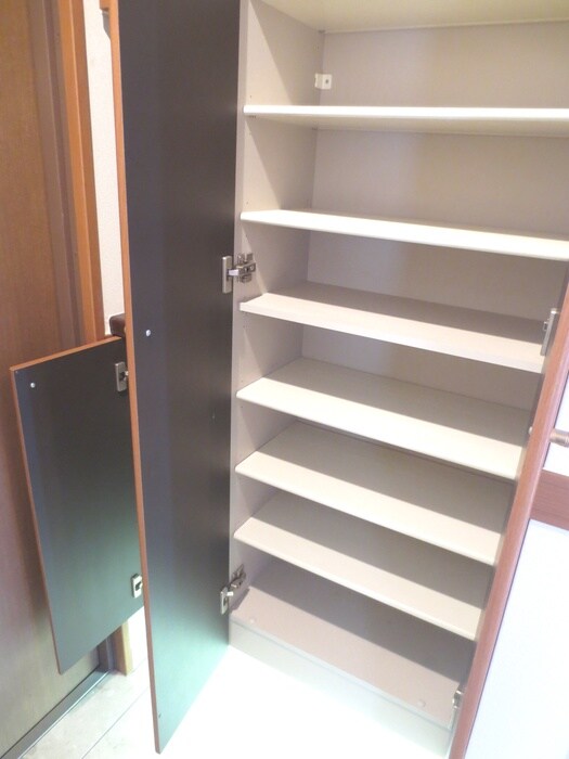 物件内観写真15　(靴箱)