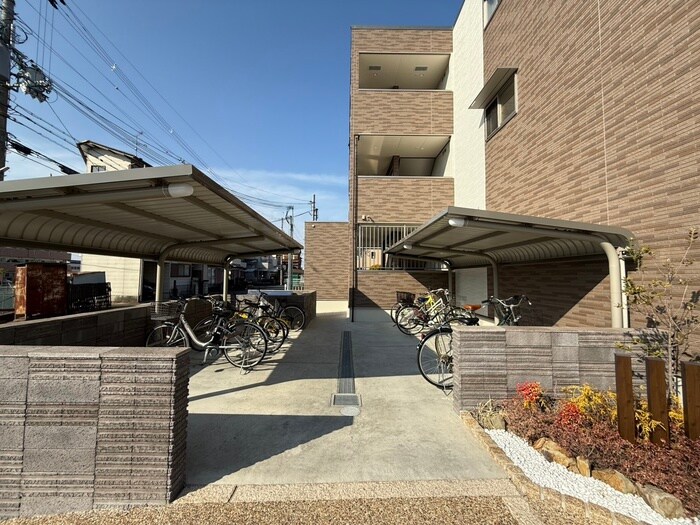 物件外観写真3　(駐輪場)