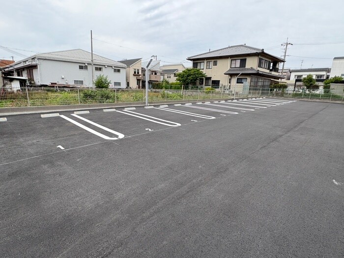 物件外観写真5　(駐車場)