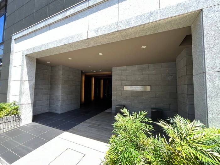 グランセジュール江坂の物件外観写真