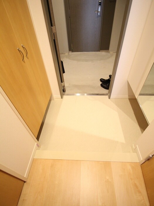 物件内観写真16　(玄関)