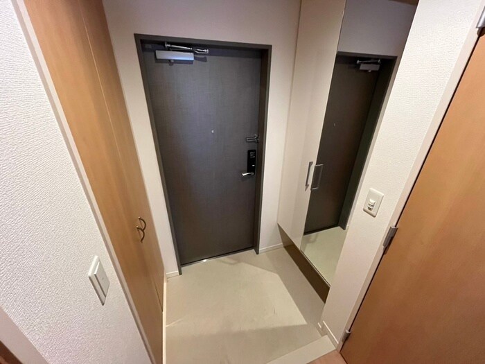 物件内観写真17　(玄関)