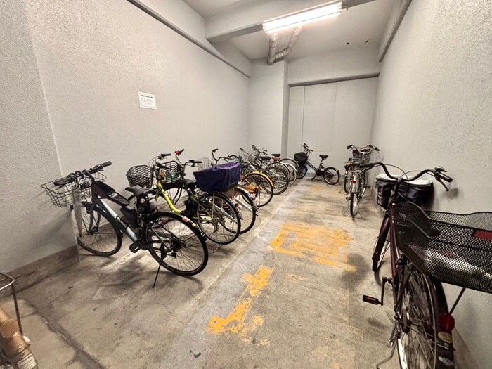 物件外観写真3　(駐輪場)