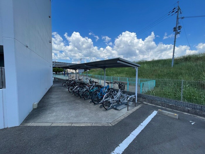 物件外観写真5　(駐車場)