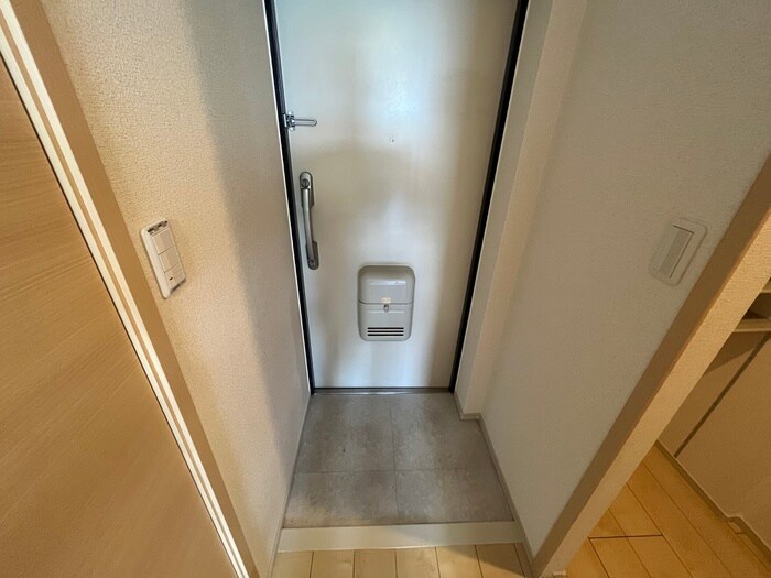 物件内観写真15　(玄関)