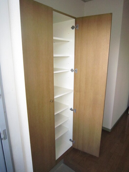 物件内観写真12　(玄関)