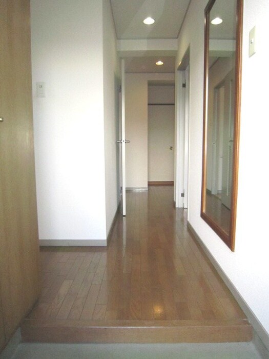 物件内観写真13　(玄関)