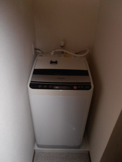物件内観写真5　(洗濯機置場)
