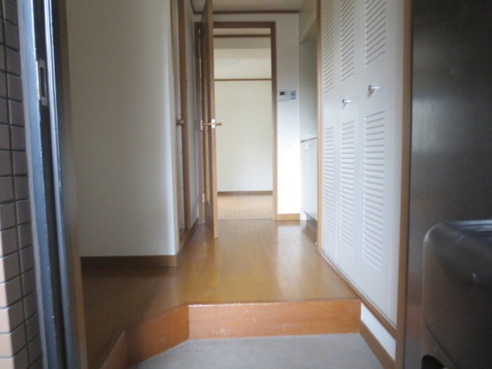 物件内観写真5　(廊下)