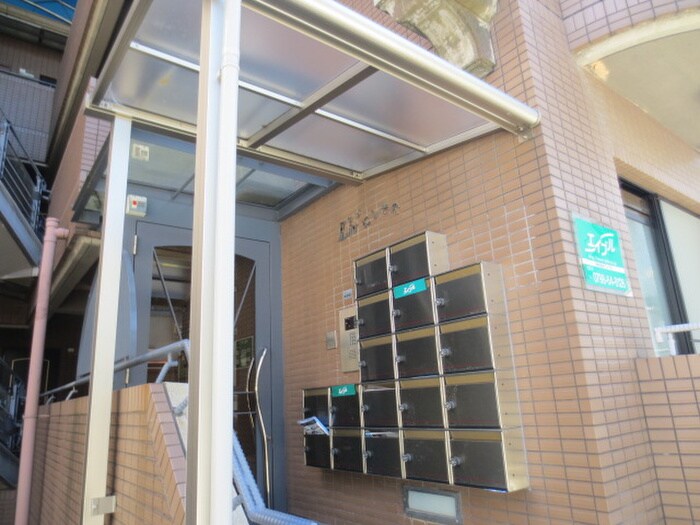 物件外観写真3　(エントランス部分)