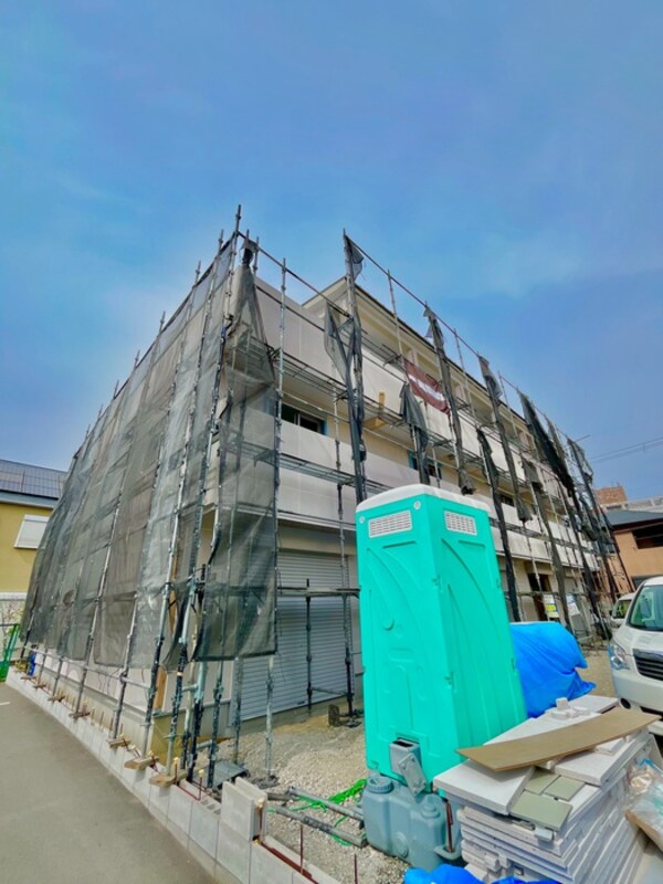 建築中