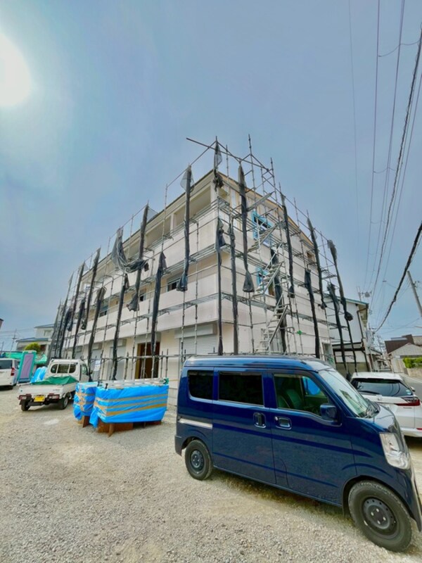 建築中