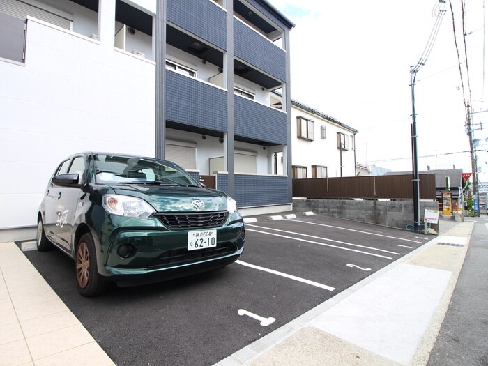 物件外観写真4　(駐車場)